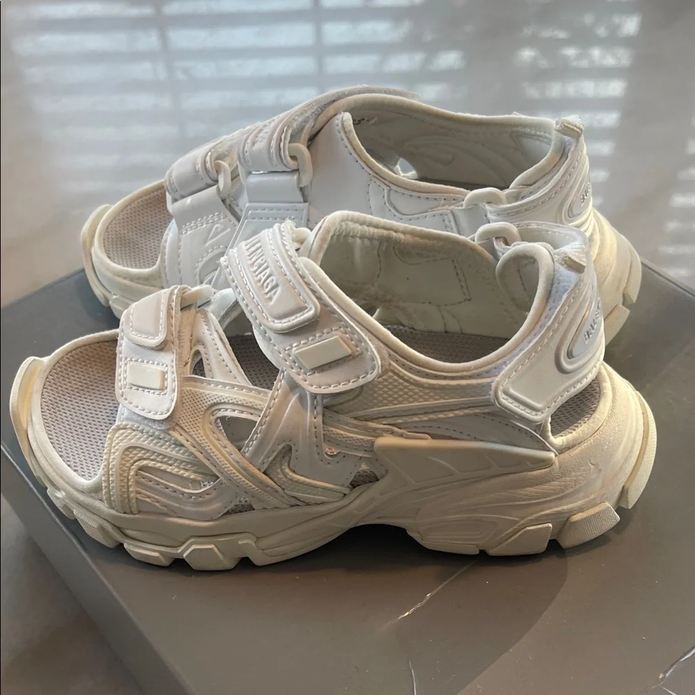 Balenciaga Kids Cream Sandals - Picture 4 of 7
